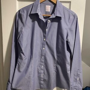 Women’s Fitted Pinstriped Button-up Shirt